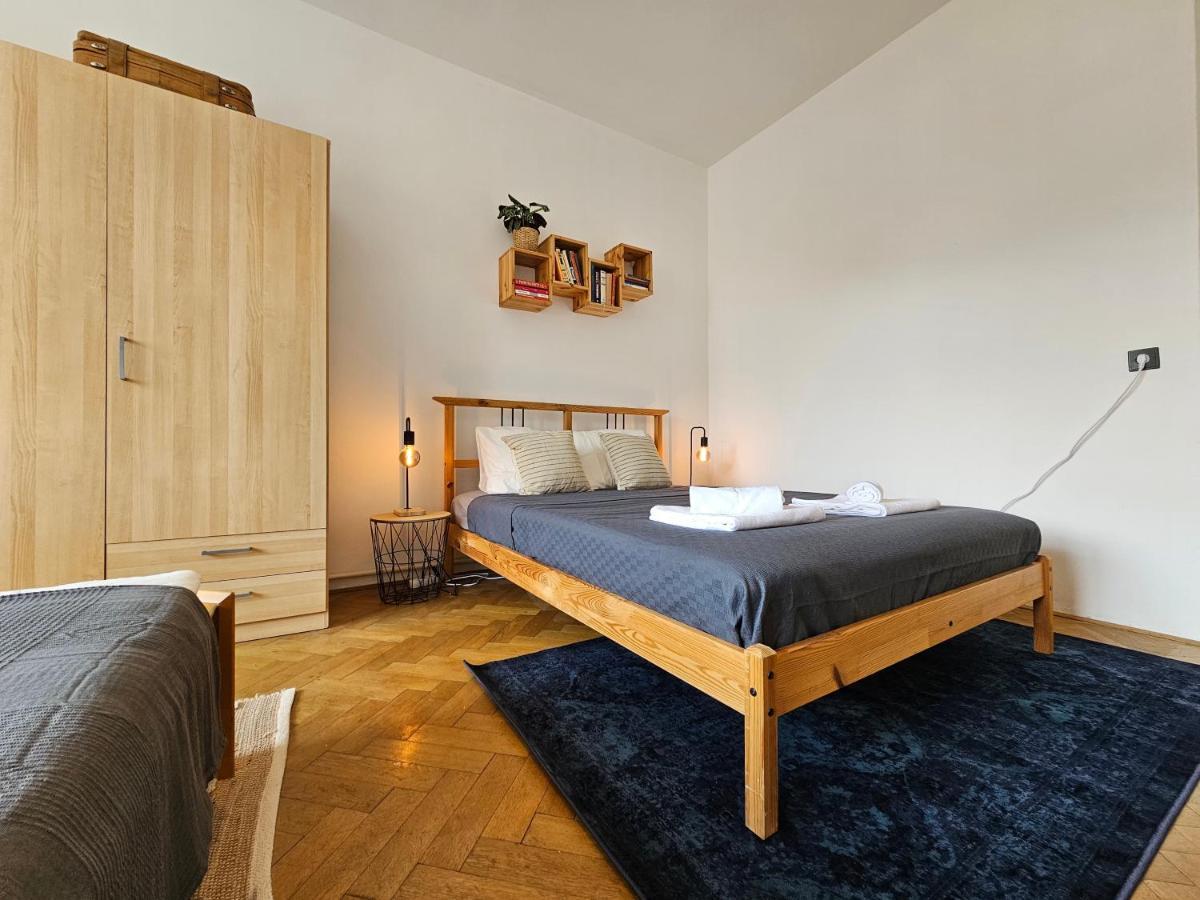 Stone Square Apartment Bratislava Bagian luar foto
