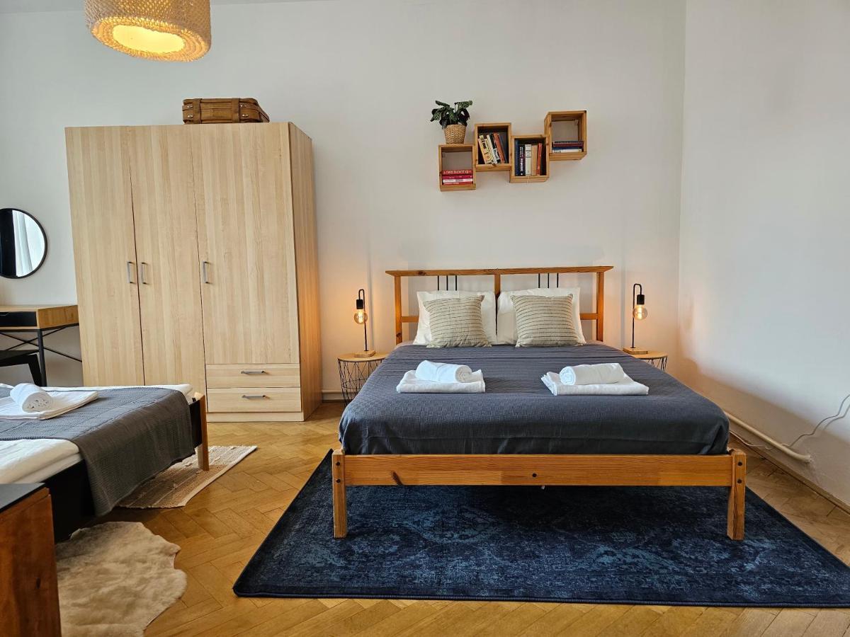 Stone Square Apartment Bratislava Bagian luar foto