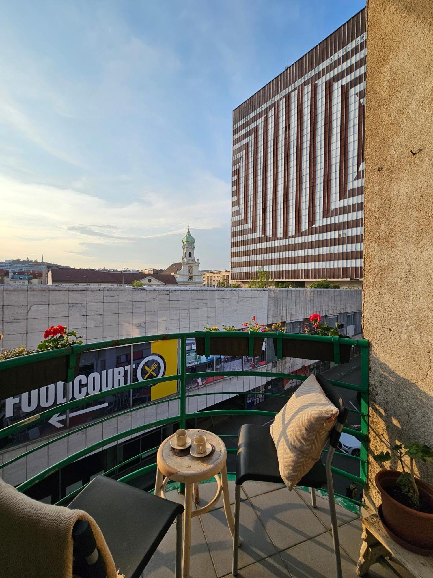 Stone Square Apartment Bratislava Bagian luar foto